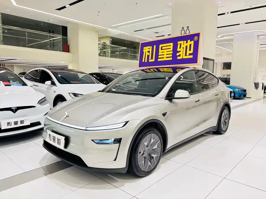 Tesla Model YL 2025