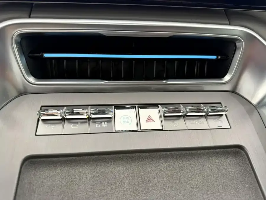 BYD N9 Denza N9 2025 flagship model 2025 — миниатюра 3