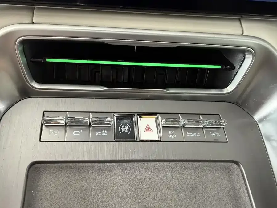 BYD N9 Denza N9 2025 Premium Edition 2025 — миниатюра 2