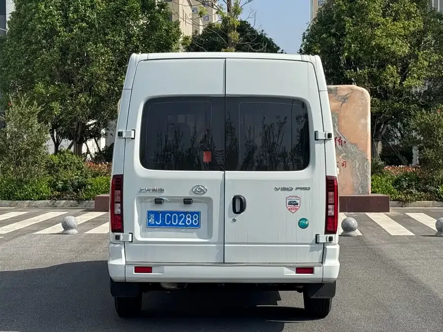 Maxus Xintu V80 Xintu V80 2024 facelift, Aoyuntong 6MT, short wheelbase, mid-roof, 147Ps, 5/6 seats. 2025 — миниатюра 2