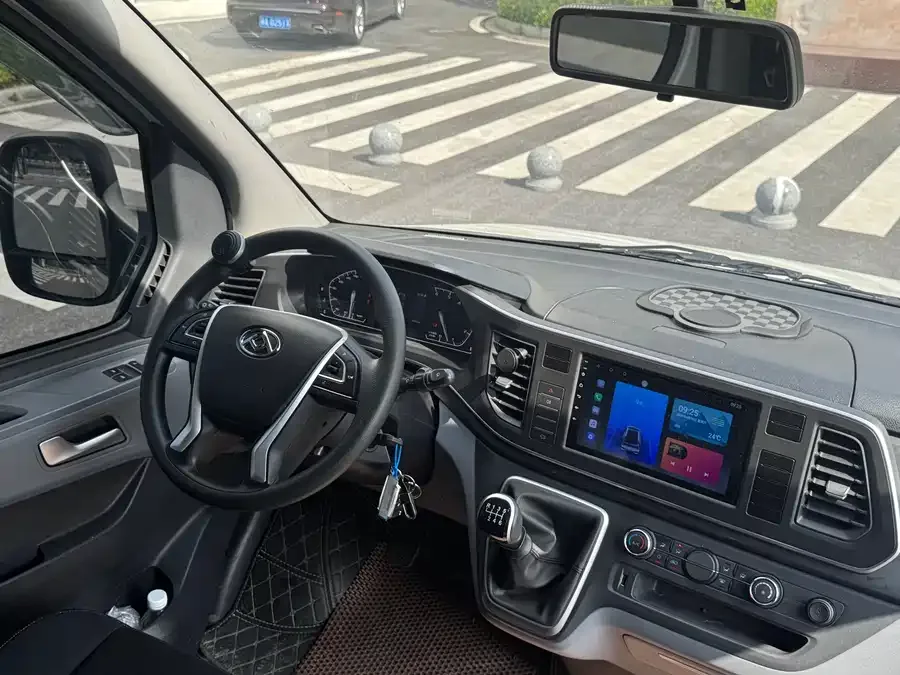 Maxus Xintu V80 Xintu V80 2024 facelift, Aoyuntong 6MT, short wheelbase, mid-roof, 147Ps, 5/6 seats. 2025 — миниатюра 5