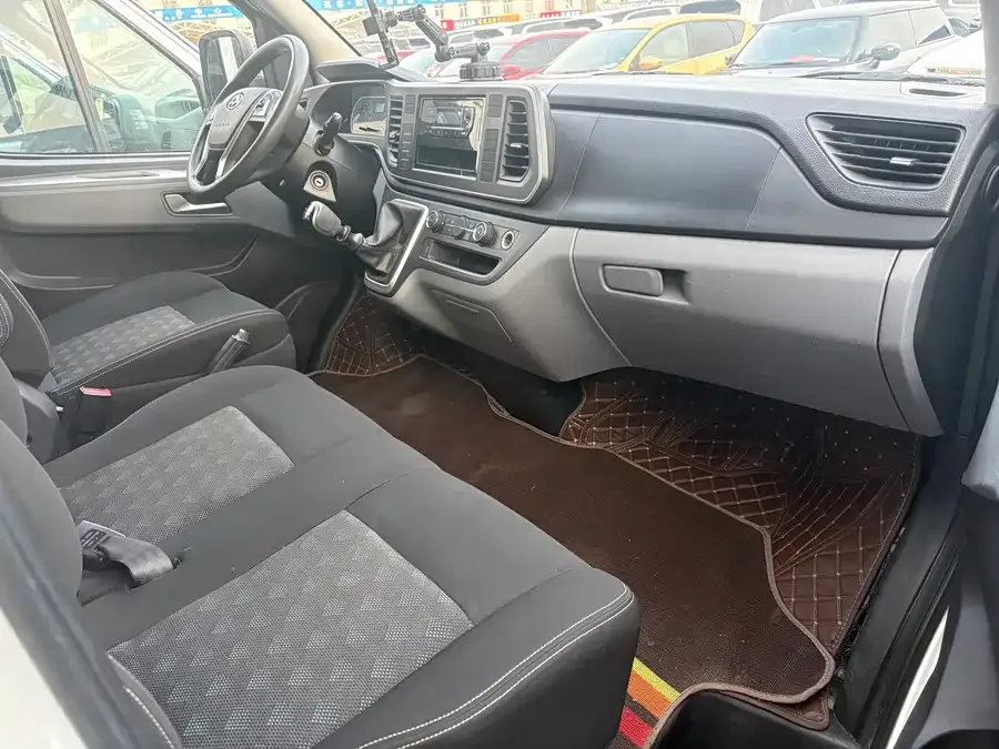 Maxus Xintu V80 2024 Xintu V80 Aoyuntong 6MT Short Wheelbase Ultra-Low Roof 127Ps 5/6 Seats 2024 — миниатюра 2
