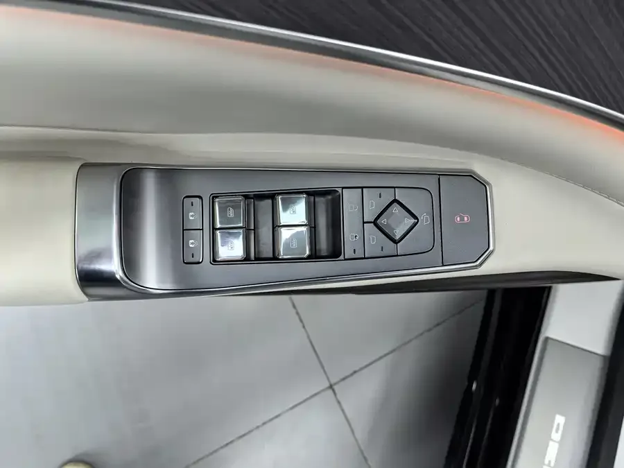 BYD Z9 Denza Z9 2024 1100km 4WD Max Edition 2024 — миниатюра 3