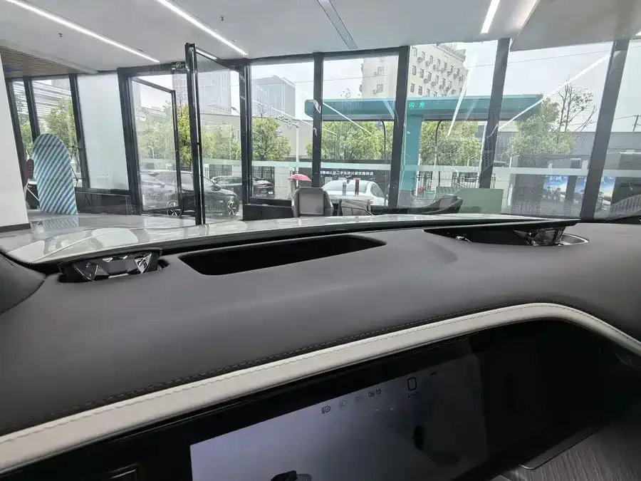 BYD Z9 Denza Z9 2024 1100km 4WD Max Edition 2024 — миниатюра 5