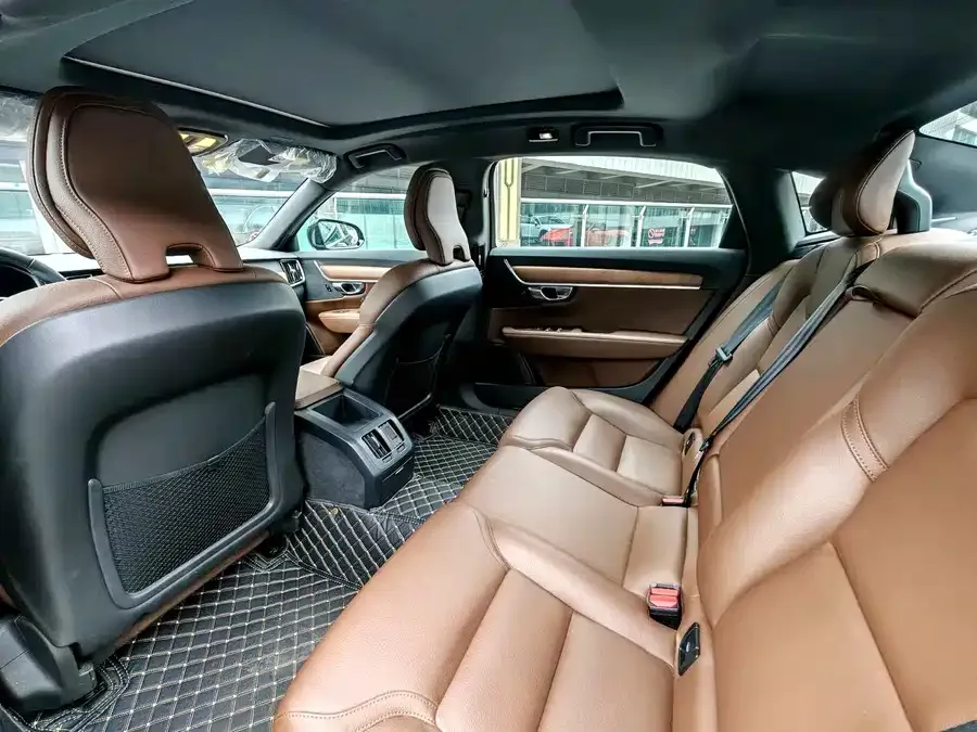 Volvo S90 2024 B5 Luxury Edition 2024 — миниатюра 4