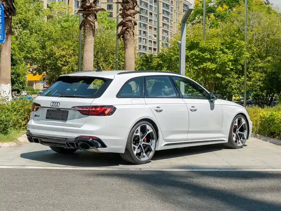 Audi RS 4 2024 RS4 Avant Engine Edition 2024 — миниатюра 4