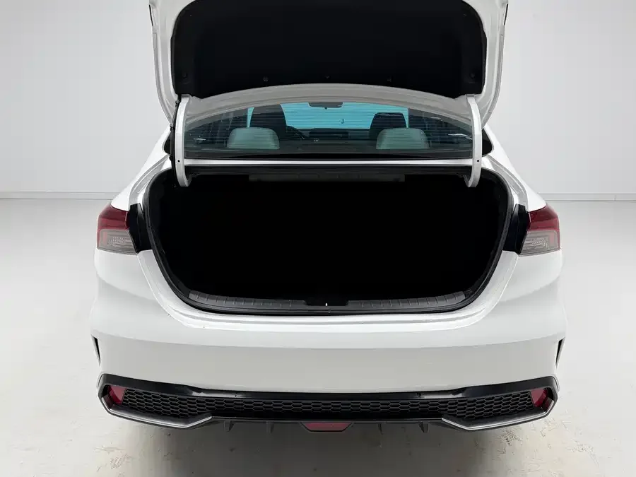 Kia K3 2023 1.5L CVT Luxury Edition 2023 — миниатюра 4