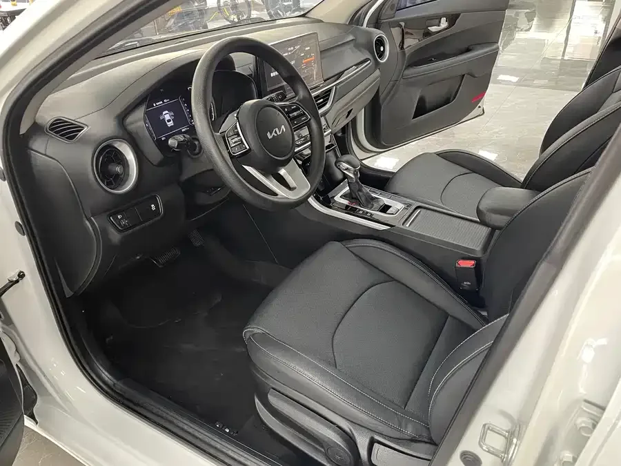 Kia K3 2021 facelift 1.5L CVT fashion version 2022 — миниатюра 2