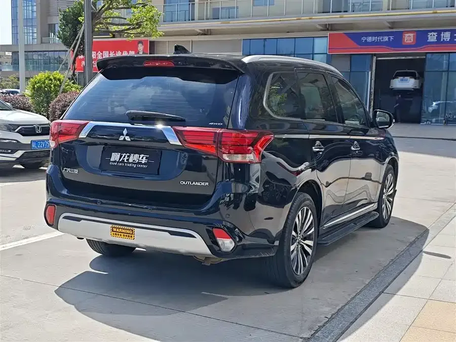 Mitsubishi Outlander Outlander 2021 2.4L 4WD Enjoy Edition 7 Seaters 2022 — миниатюра 3