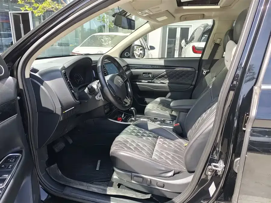 Mitsubishi Outlander Outlander 2021 2.4L 4WD Enjoy Edition 7 Seaters 2022 — миниатюра 4