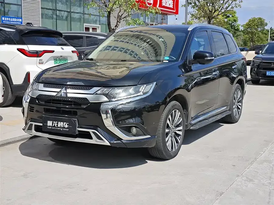Mitsubishi Outlander Outlander 2021 2.4L 4WD Enjoy Edition 7 Seaters 2022 — фото 1, купить с доставкой в Москву