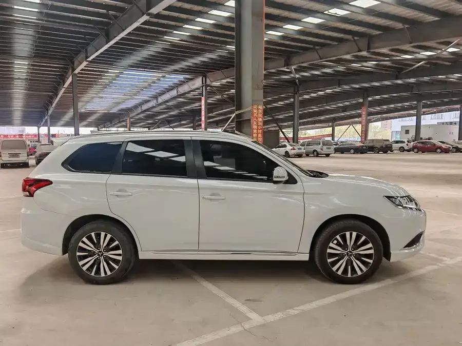 Mitsubishi Outlander Outlander 2021 2.0L 2WD Yaodong Edition 5 Seaters 2023 — миниатюра 4