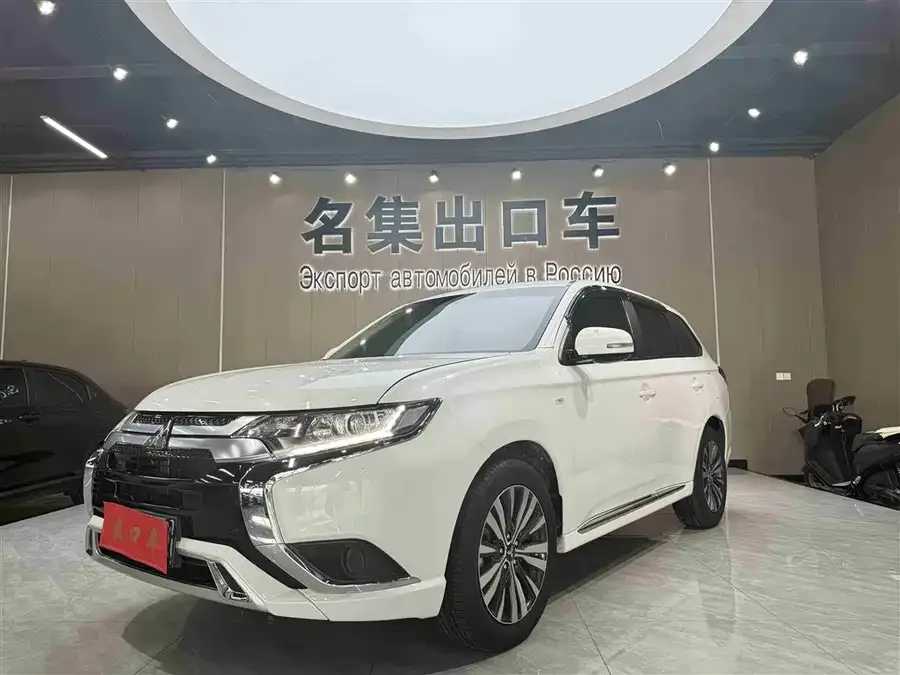 Mitsubishi Outlander Outlander 2021 2.0L 2WD 5-seater 2022 — фото 1, купить с доставкой в Москву