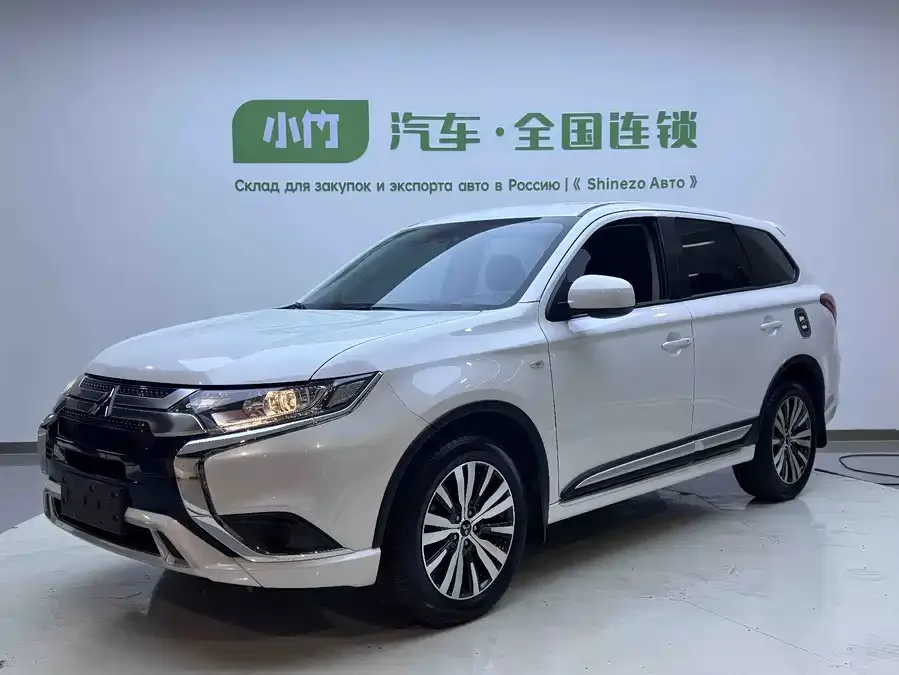 Mitsubishi Outlander Outlander 2021 facelift 2.0L 2WD 5-seater 2022 — фото 1, купить с доставкой в Москву