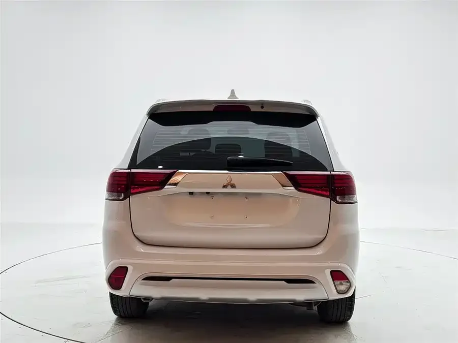 Mitsubishi Outlander Outlander 2021 2.0L 2WD 5-seater 2022 — миниатюра 2