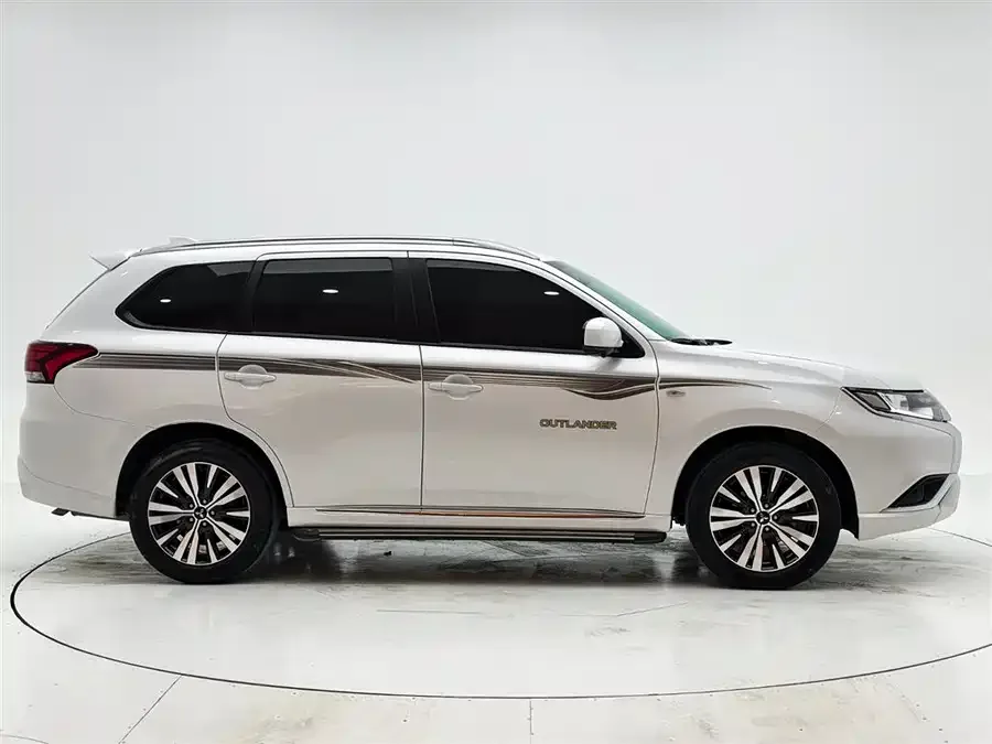 Mitsubishi Outlander Outlander 2021 2.0L 2WD 5-seater 2022 — миниатюра 3