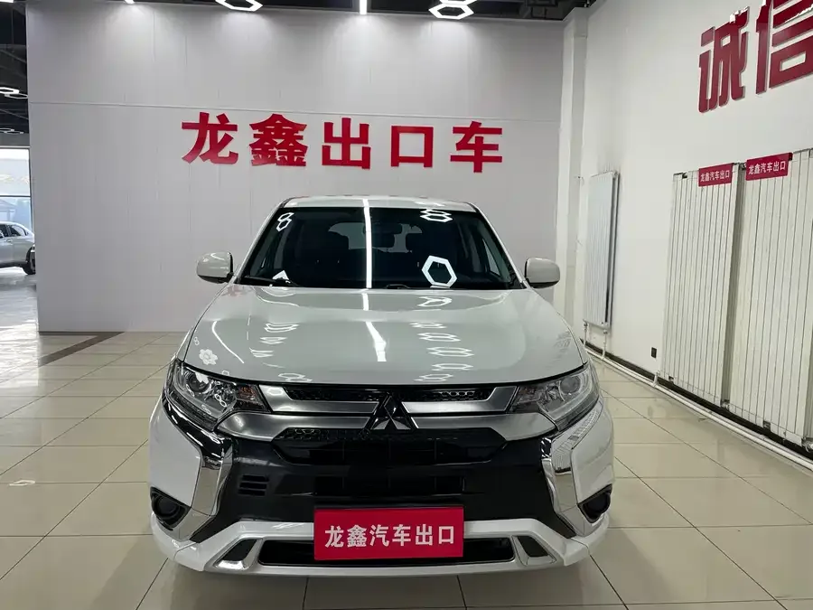 Mitsubishi Outlander Outlander 2021 2.0L 2WD 5-seater 2022 — фото 1, купить с доставкой в Москву
