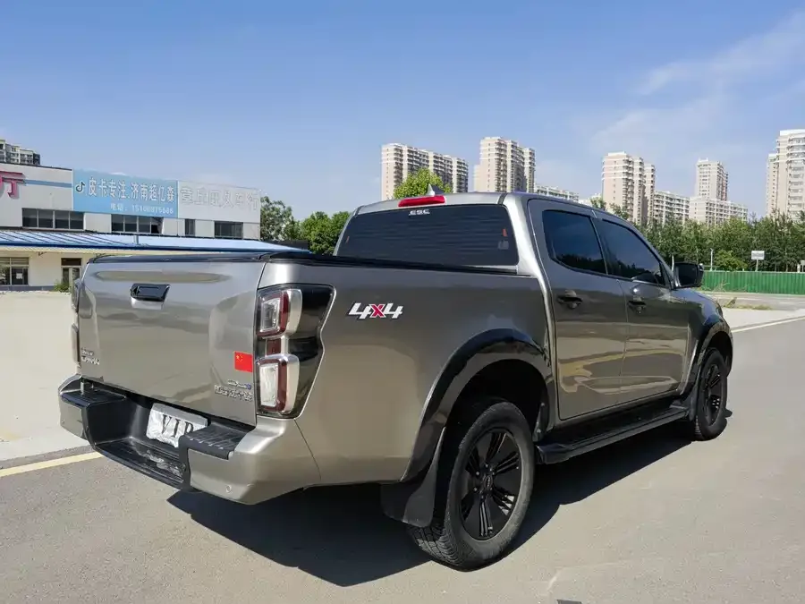Isuzu D-MAX D-MAX 2023 1.9T Automatic 4WD V-CROSS Leading Edition 2023 — миниатюра 2
