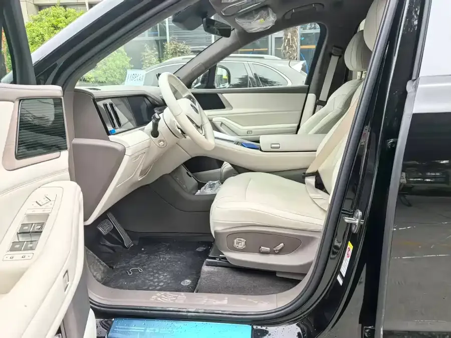 BYD N8L Denza N8L 2025 Premium Edition 2026 — миниатюра 2