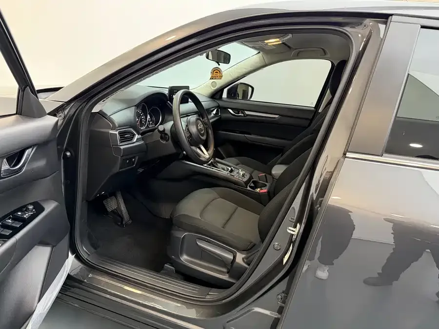 Mazda CX-5 2024 2.0L automatic two-wheel drive comfort model 2023 — миниатюра 3