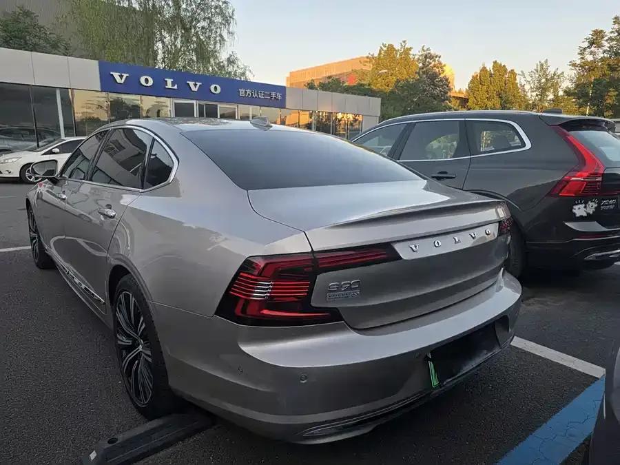 Volvo S90 plug-in hybrid Volvo S90 Plug-in Hybrid 2023 T8 Plug-in Hybrid Four-wheel Drive Long-range Zhiya Luxury Edition 2023 — миниатюра 2