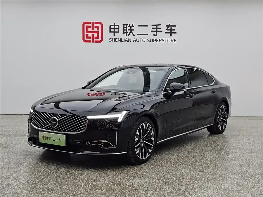 Volvo S90 plug-in hybrid 2025