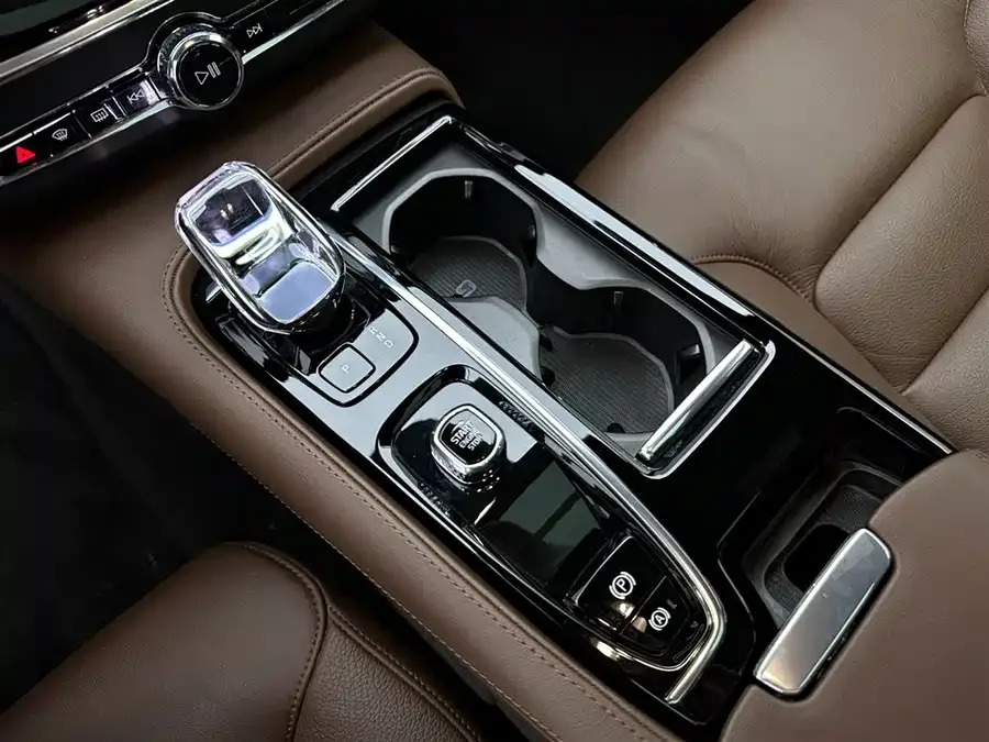 Volvo S90 plug-in hybrid 2024 plug-in hybrid four-wheel drive long-range Zhiyi luxury version 2024 — миниатюра 4