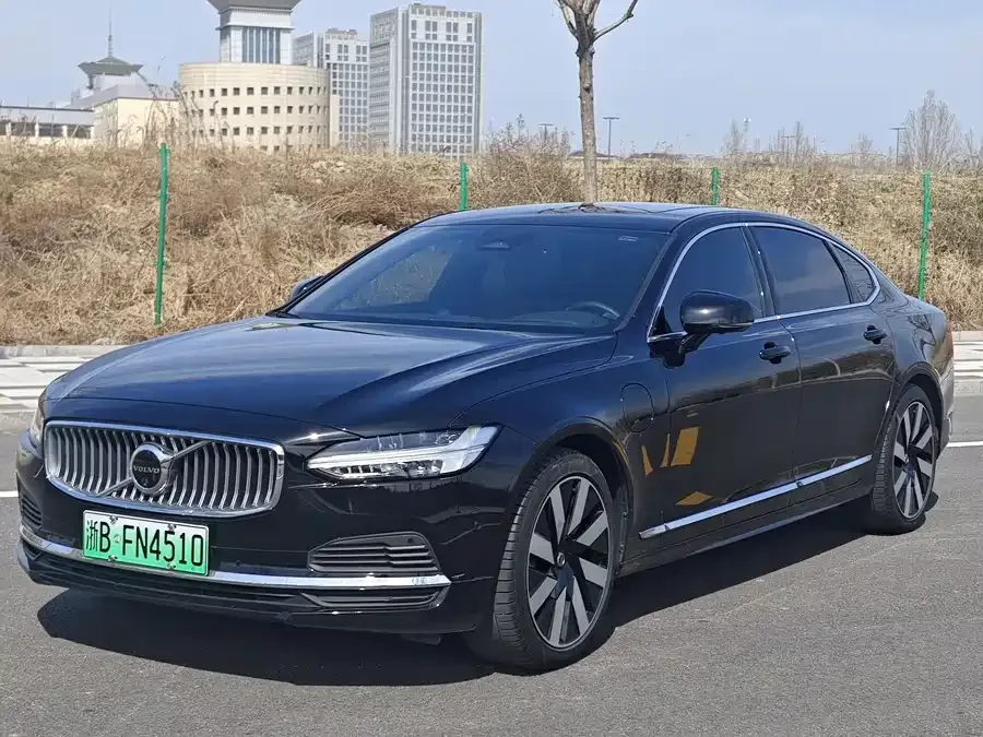 Volvo S90 plug-in hybrid 2024