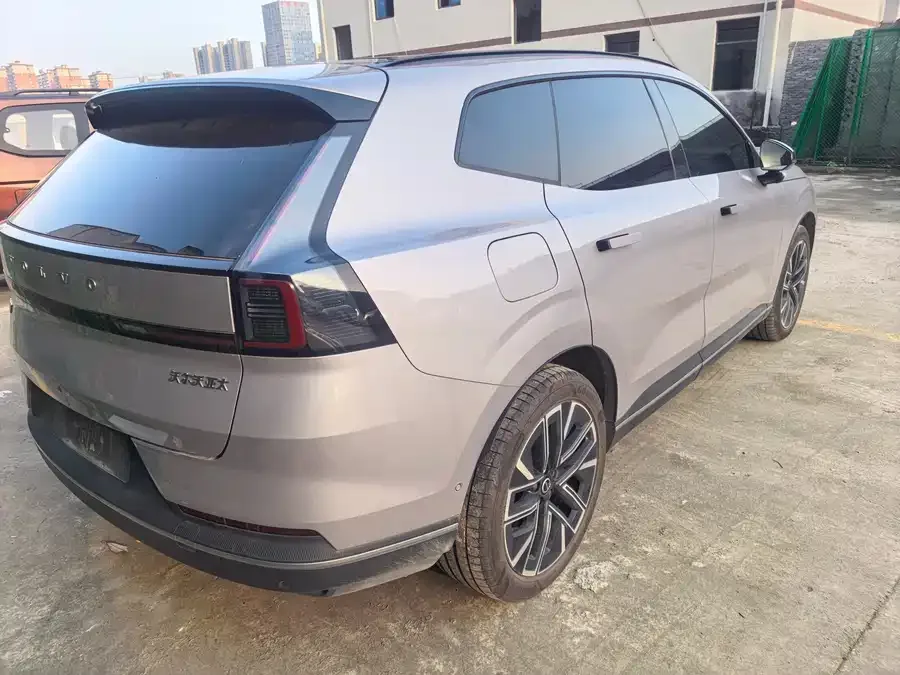 Volvo XC70 plug-in hybrid Volvo XC70 Plug-in Hybrid 2026 Four-Wheel Drive Long Range Plus 2025 — миниатюра 3