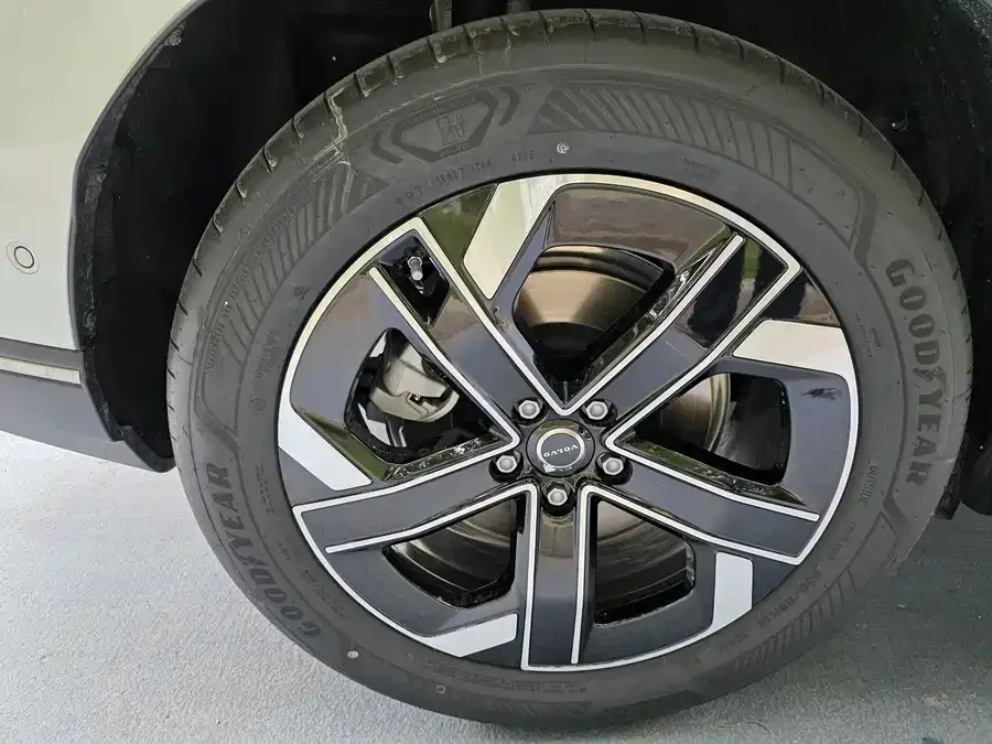 Volvo XC70 plug-in hybrid 2026 four-wheel drive long-range Core 2026 — миниатюра 4