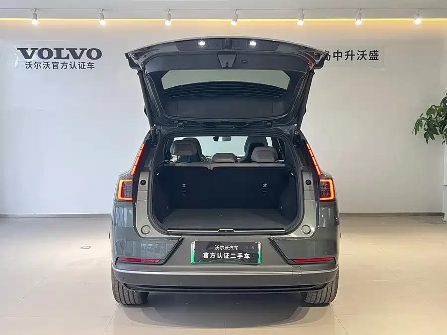 Volvo XC70 plug-in hybrid 2026 four-wheel drive long-range Core 2026 — миниатюра 2