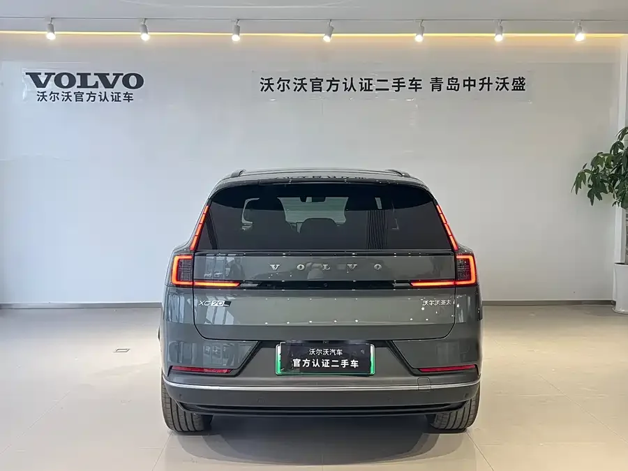 Volvo XC70 plug-in hybrid 2026 four-wheel drive long-range Core 2026 — миниатюра 4