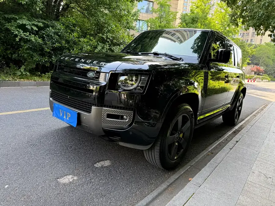 Land Rover guard 2024