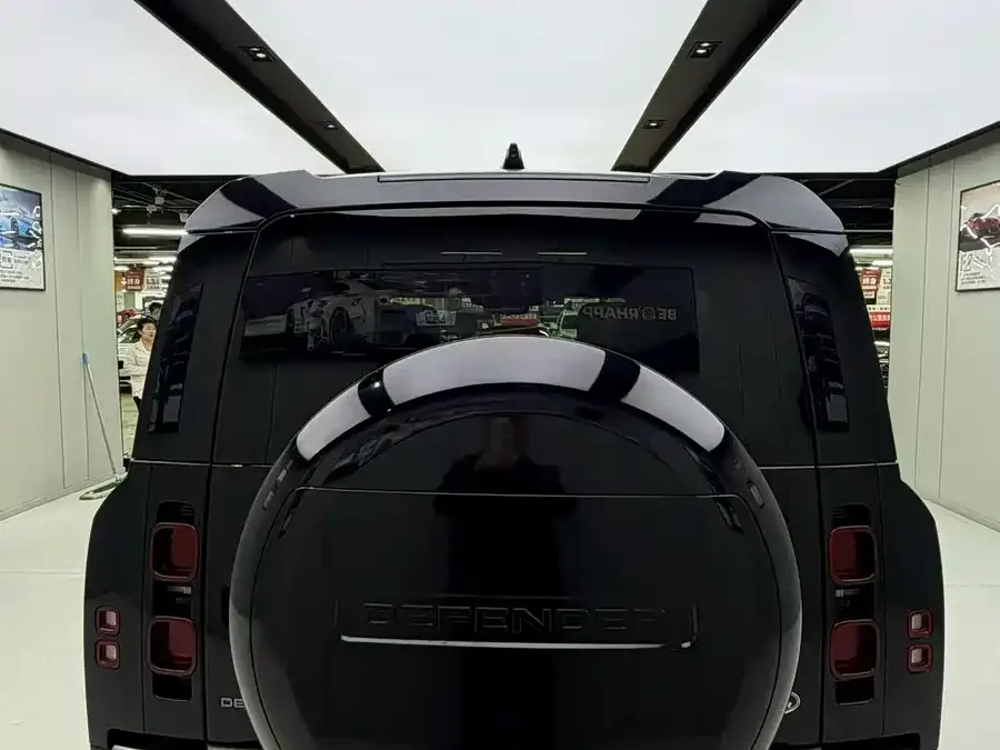 Land Rover guard Land Rover Defender 2023 110 3.0T P400 Dark Special Edition 2023 — миниатюра 2