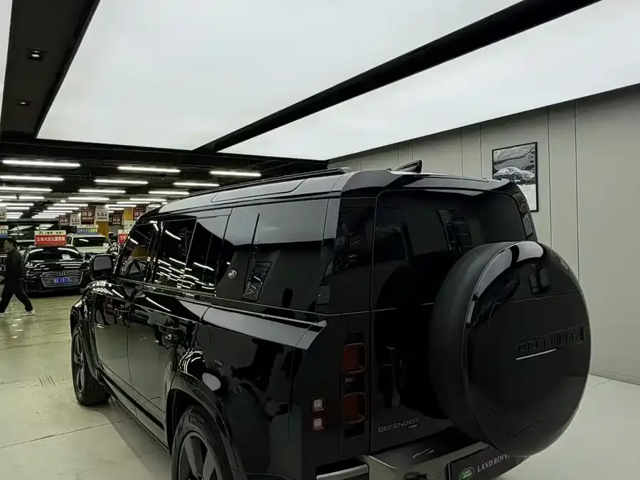 Land Rover guard Land Rover Defender 2023 110 3.0T P400 Dark Special Edition 2023 — миниатюра 4