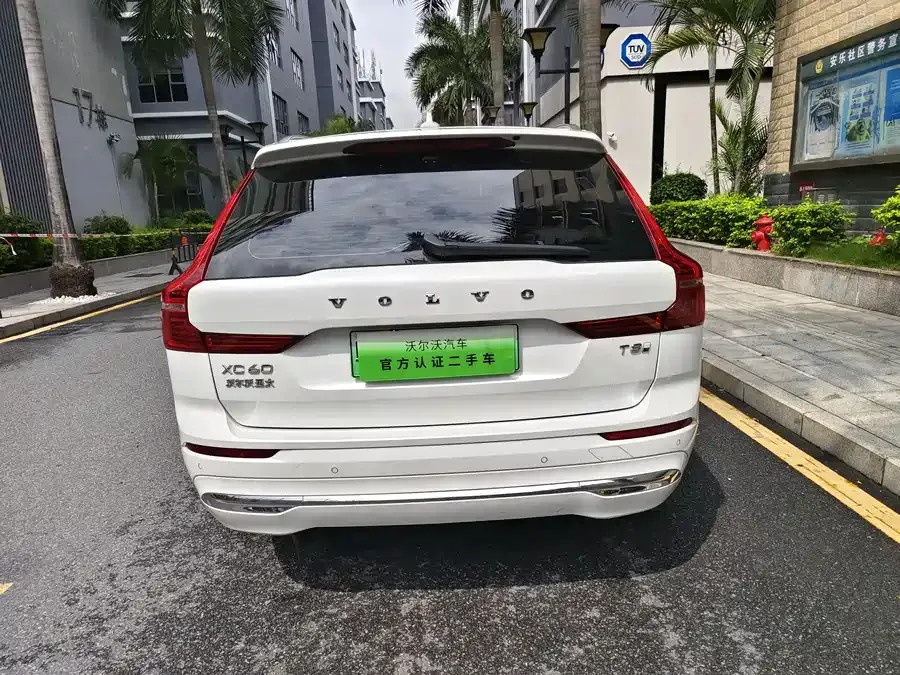 Volvo XC60 Plug-in Hybrid 2025 Plug-in Hybrid Long-range Four-wheel Drive Zhiyuan Luxury Edition 2024 — миниатюра 3