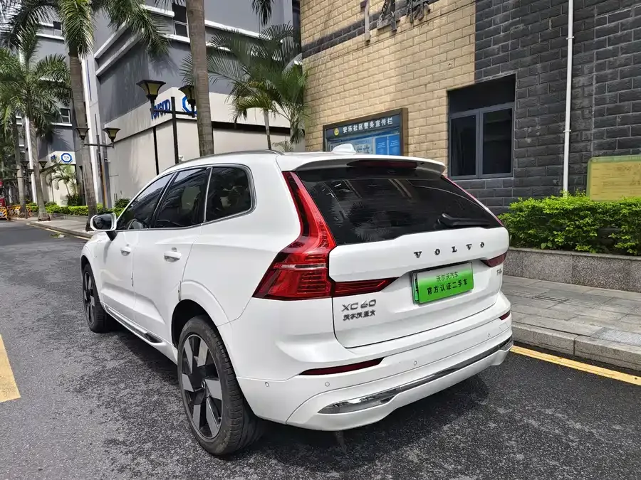 Volvo XC60 Plug-in Hybrid 2025 Plug-in Hybrid Long-range Four-wheel Drive Zhiyuan Luxury Edition 2024 — миниатюра 5