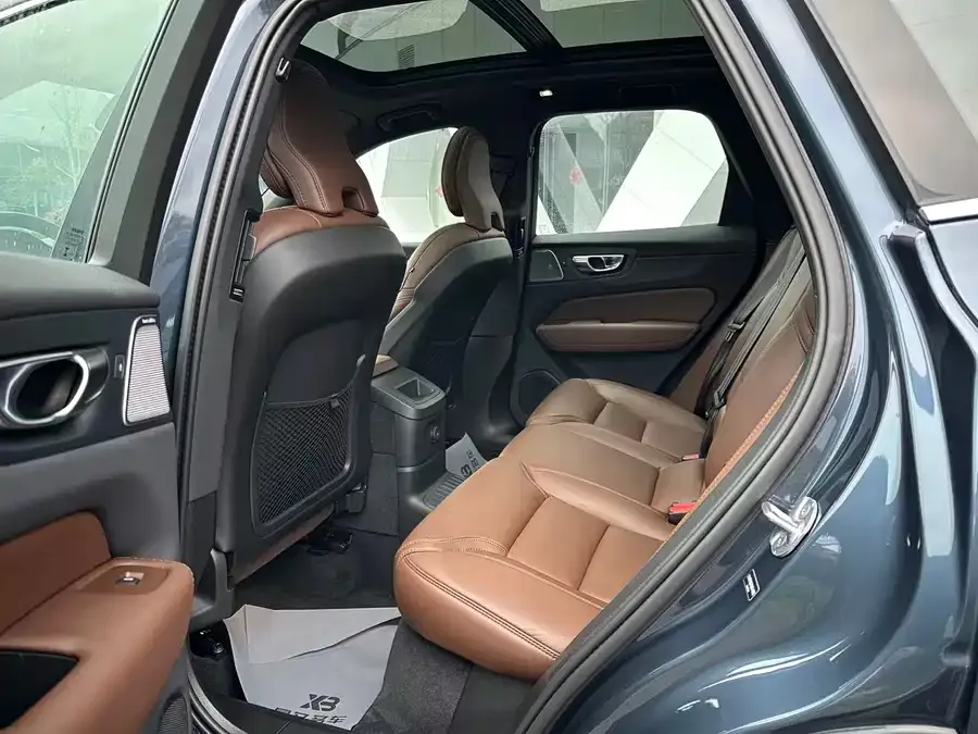 Volvo XC60 Plug-in Hybrid 2024 T8 Plug-in Hybrid Long-range Four-wheel Drive Smart Luxury Edition 2024 — миниатюра 2