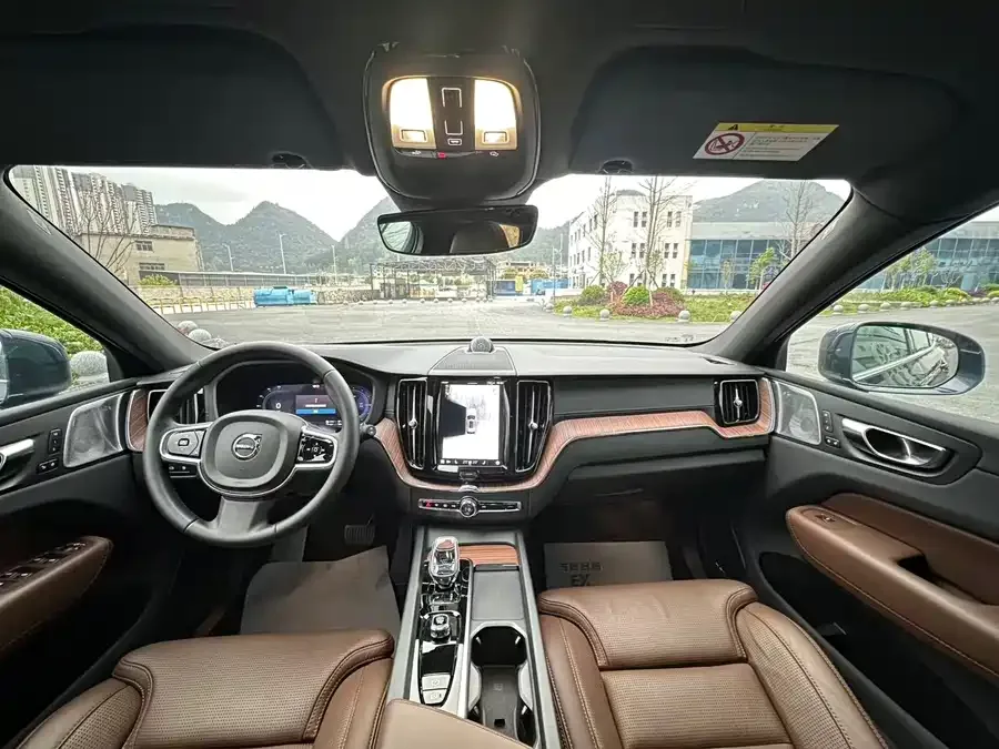 Volvo XC60 Plug-in Hybrid 2024 T8 Plug-in Hybrid Long-range Four-wheel Drive Smart Luxury Edition 2024 — миниатюра 4