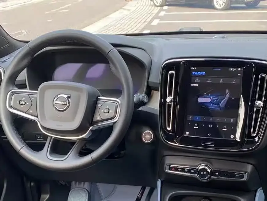 Volvo XC40 2023 B4 4WD Zhiyuan Luxury Edition 2023 — миниатюра 3
