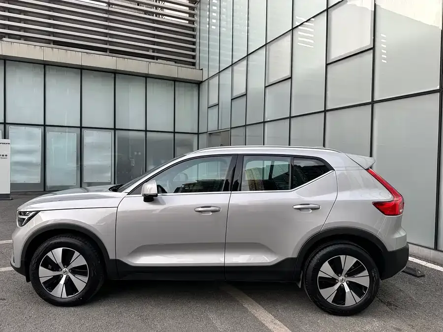 Volvo XC40 2024 B3 Zhiyuan Luxury Edition 2024 — миниатюра 2