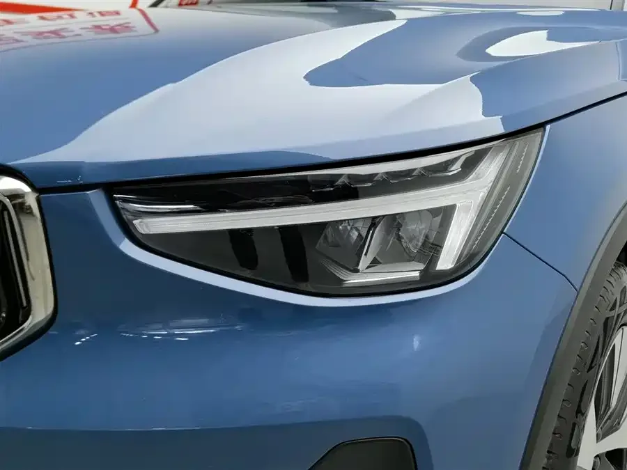 Volvo XC40 2023 B3 Zhiyuan Luxury Edition 2023 — миниатюра 4