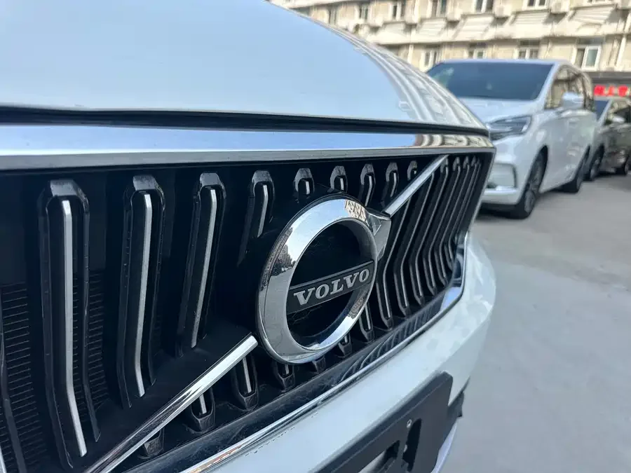 Volvo XC40 2022 T4 four-wheel drive smart travel fashion version 2022 — миниатюра 2
