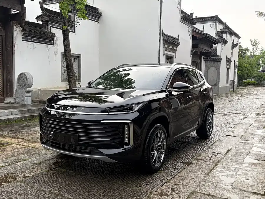 Exeed TXL Xingtu Lingyun 2024 300T 2WD Star Edition 2024 — фото 1, купить с доставкой в Москву