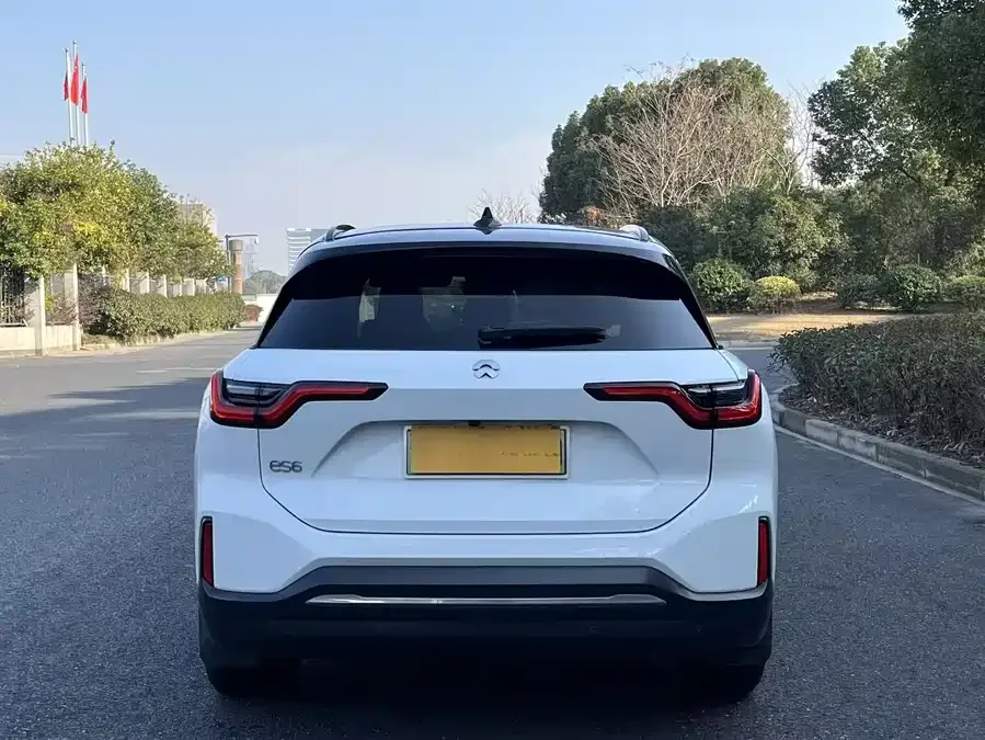 NIO ES6 NIO ES6 2020 420KM Sports Edition 2022 — миниатюра 2