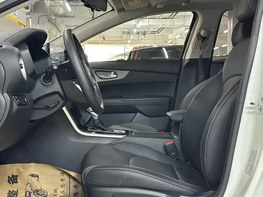 Kia K3 2021 facelift 1.5L CVT Youth Edition 2022 — миниатюра 2
