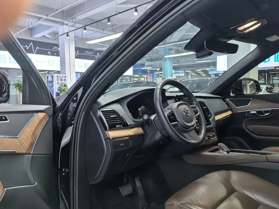Volvo XC90 2023 B6 Zhiyi Luxury Edition 7 Seaters 2023 — миниатюра 2