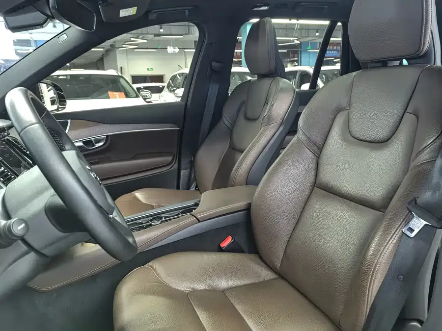 Volvo XC90 2023 B6 Zhiyi Luxury Edition 7 Seaters 2023 — миниатюра 4
