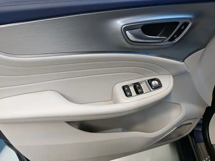 Roewe iMAX8 Roewe iMAX8 2022 400TGI Honor Edition 2022 — миниатюра 4