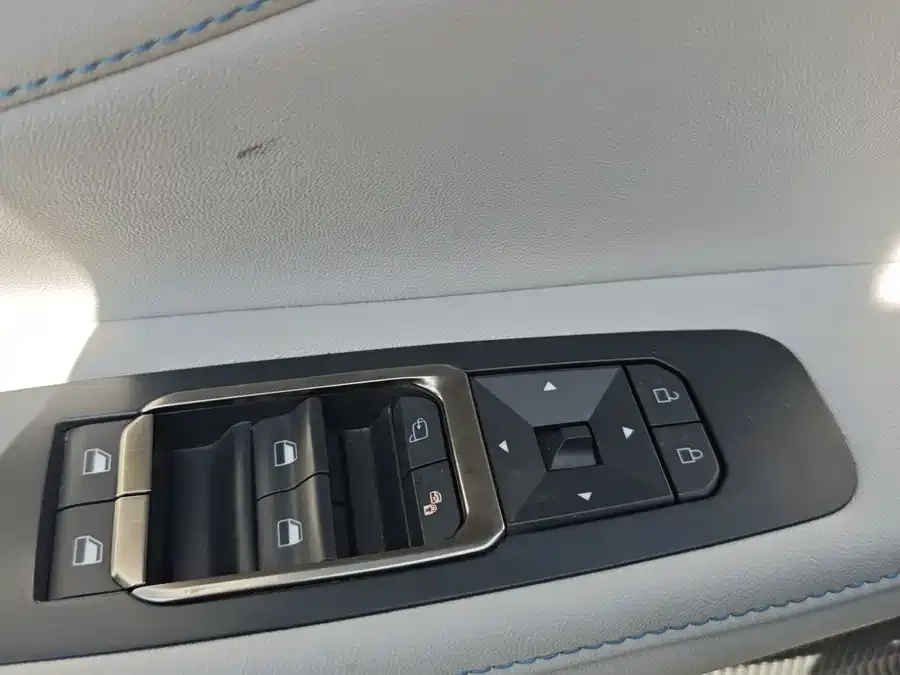 Ford Edge 2023 Sharp L 2.0T EcoBoost 2WD 7-seat Luxury Edition 2023 — миниатюра 3